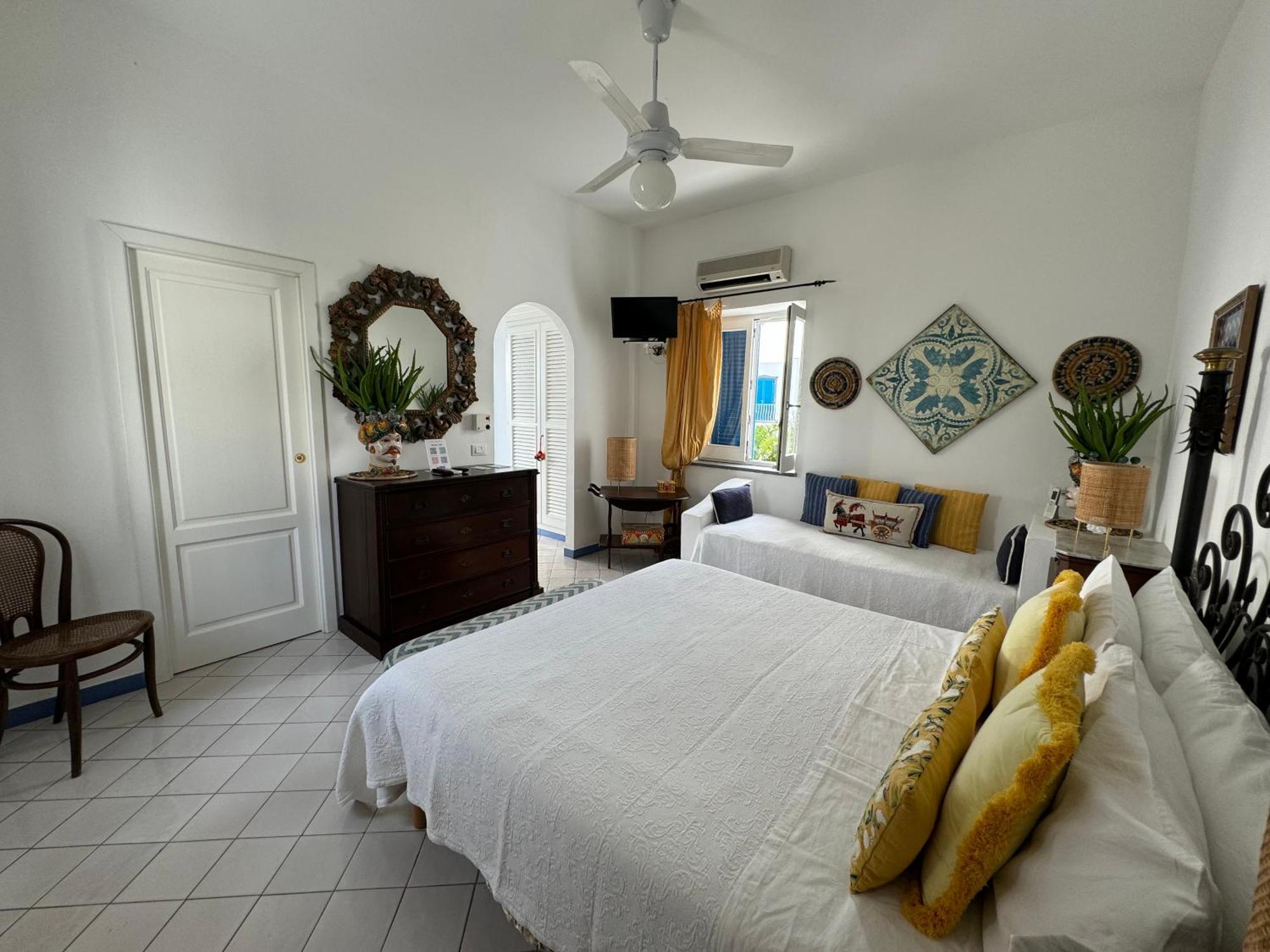 Hotel Lisca Bianca Panarea Camera foto